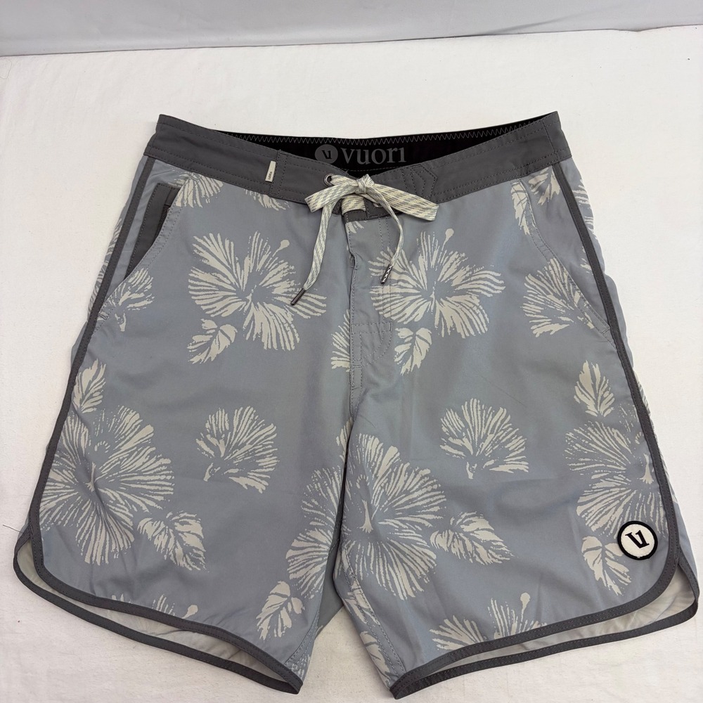 Vuori Cruise Board Shorts Mens‎ 28 Grey Floral Performance Surf Beachwear